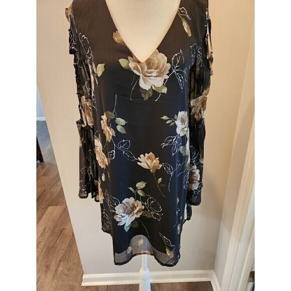 Dresses & Skirts - Lulus Woman's Black floral long cut out sleeve Dress Size XS Dark floral witchy